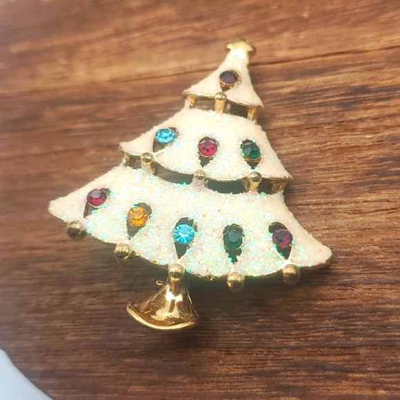 Ornamental Christmas powdered‎ snow brooch B305 seasonal